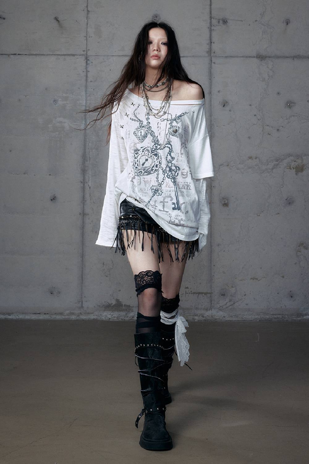 Off-Shoulder Chain Lock Shirt