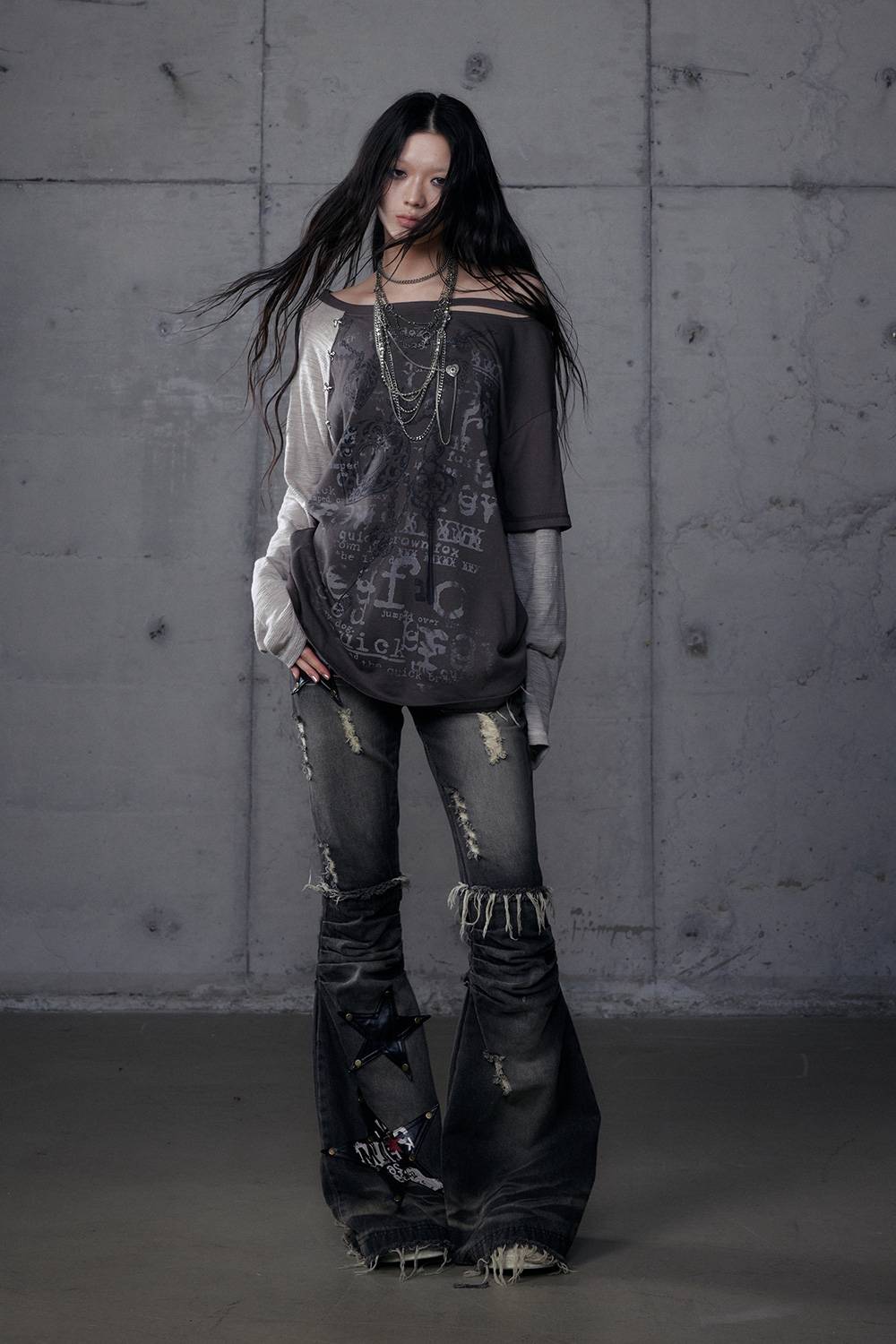 Off-Shoulder Chain Lock Shirt