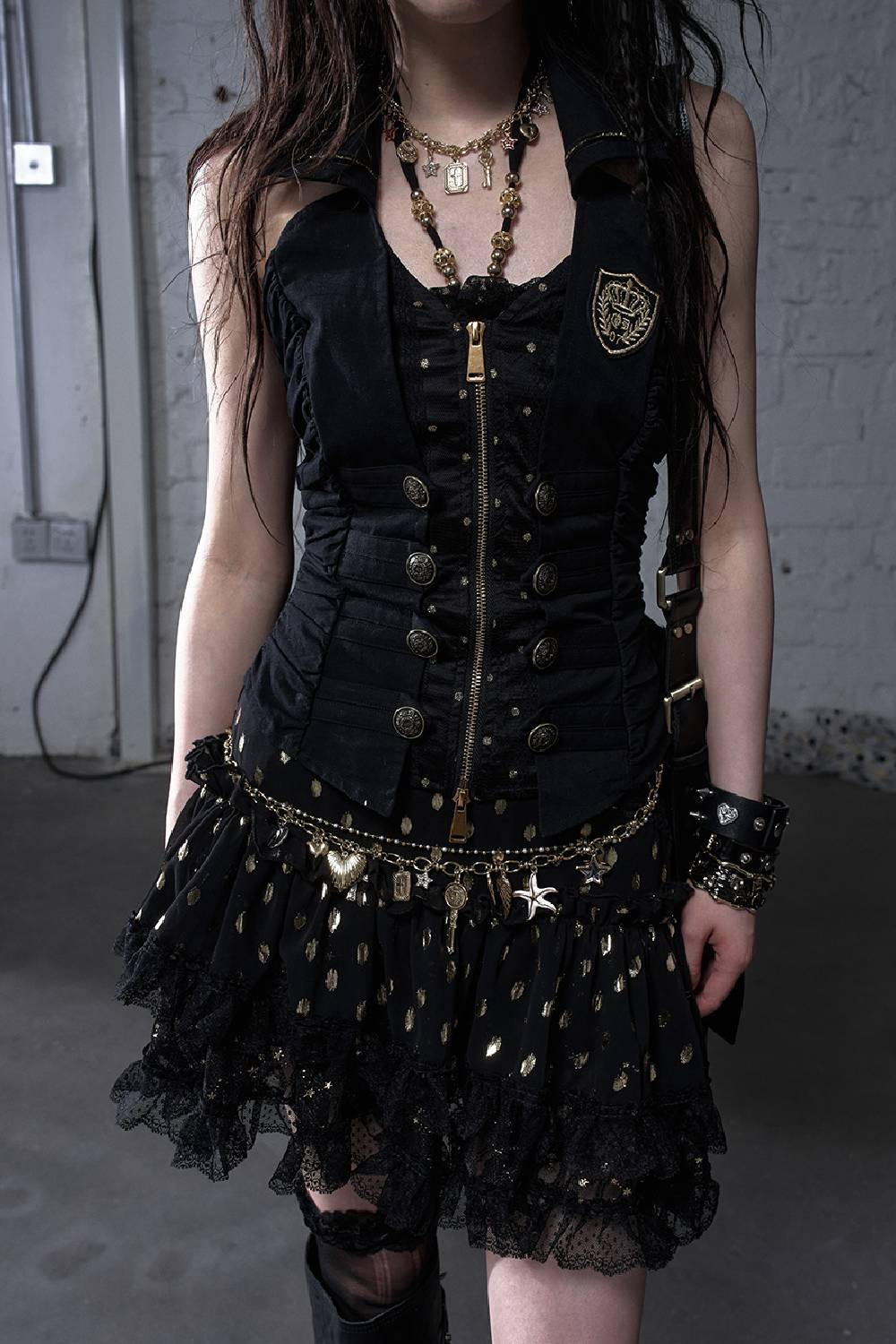 Crest Collar Vest