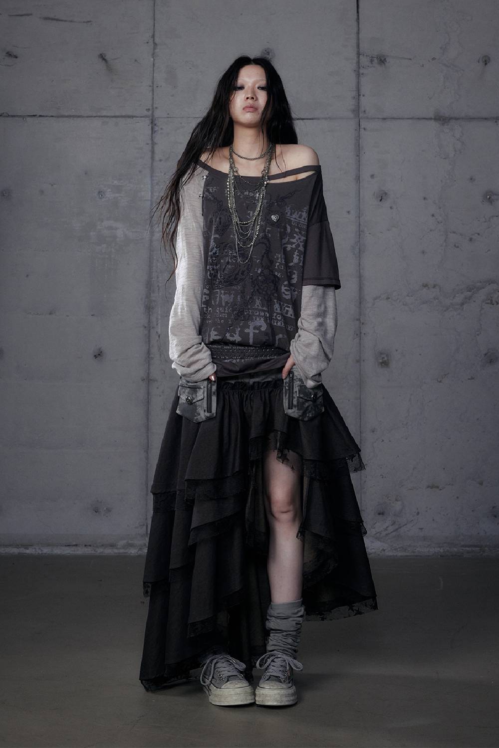 Off-Shoulder Chain Lock Shirt