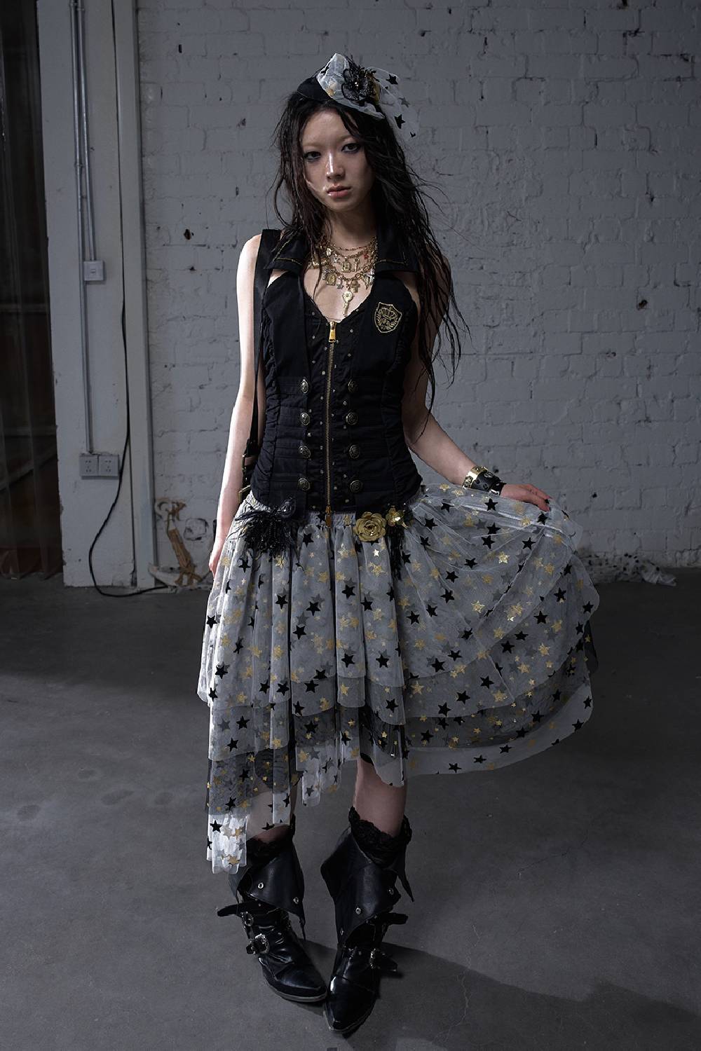 Crest Collar Vest