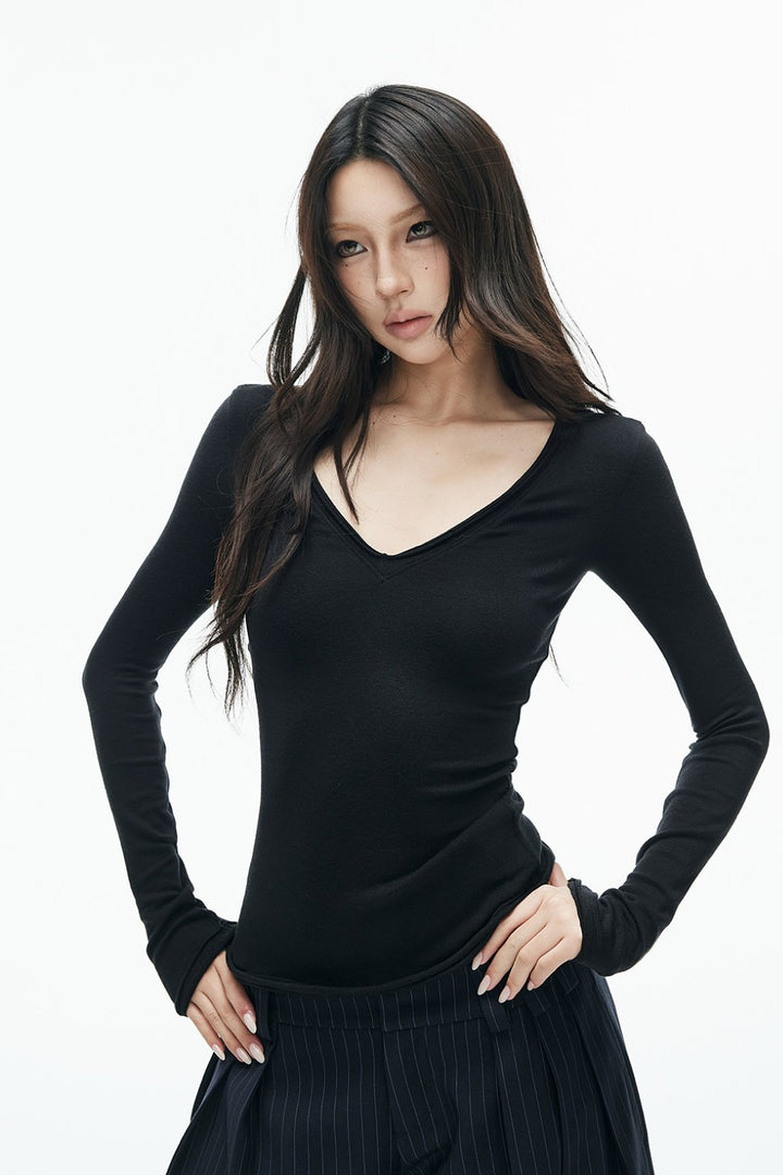 Fitted V-Neck Long Sleeve