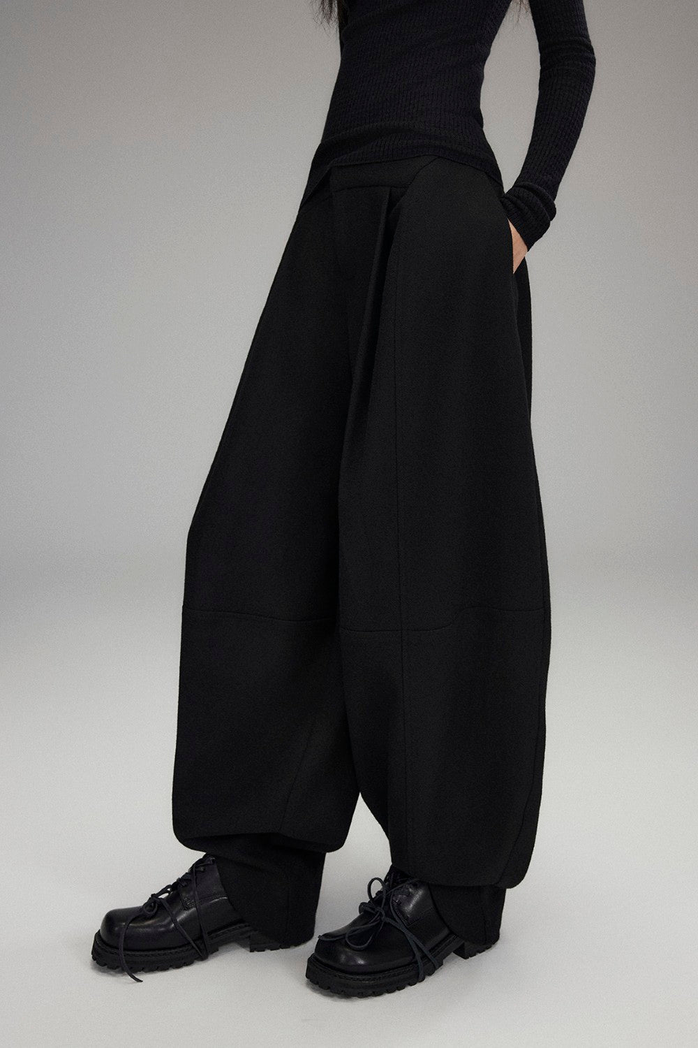Pleated Wool Curve Trousers