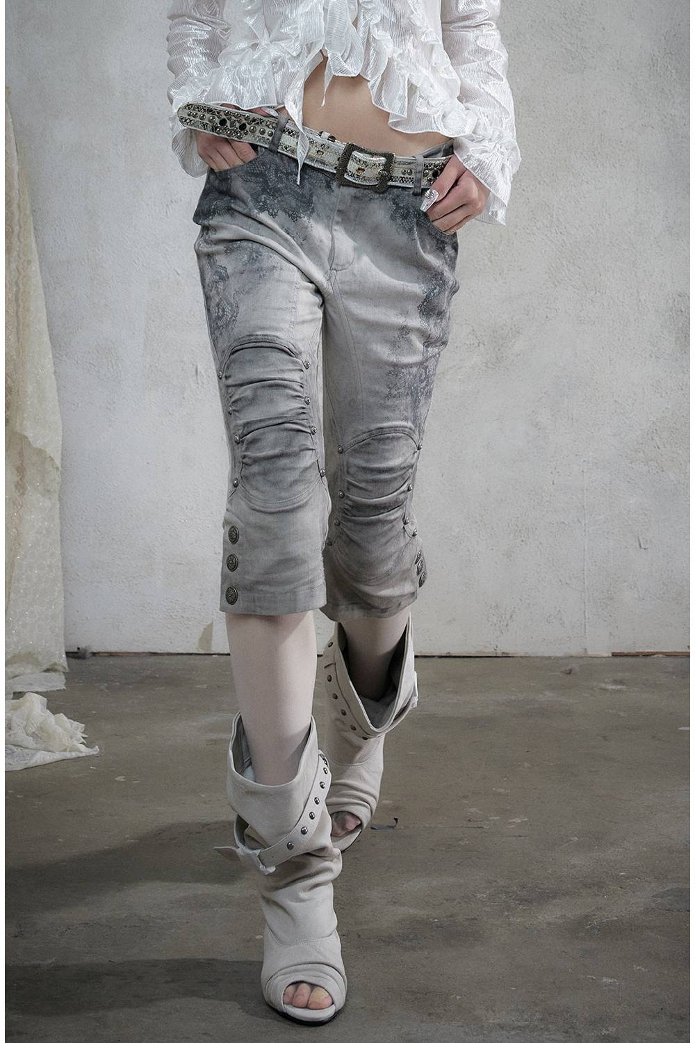 Distressed Capri Jeans
