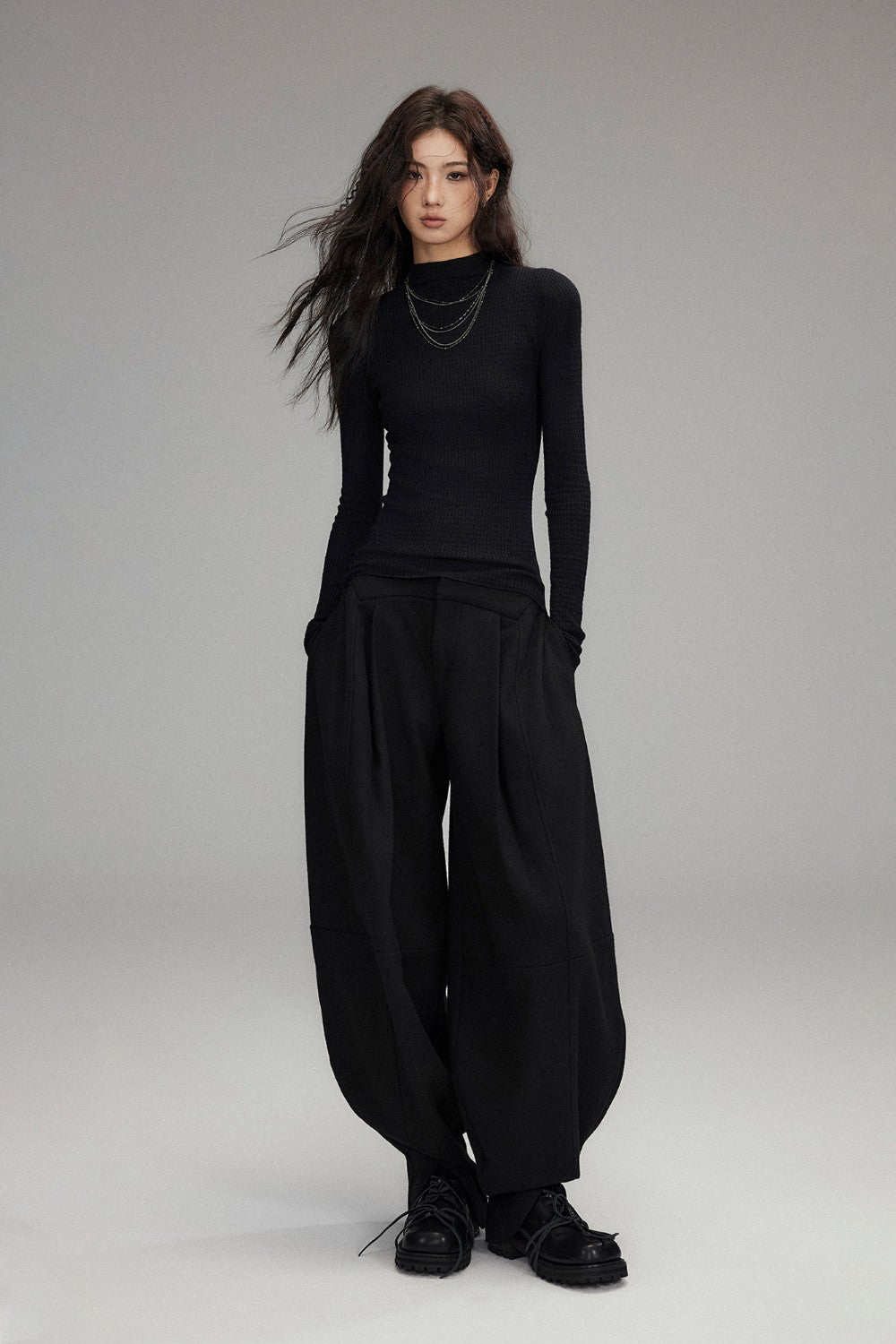 Pleated Wool Curve Trousers