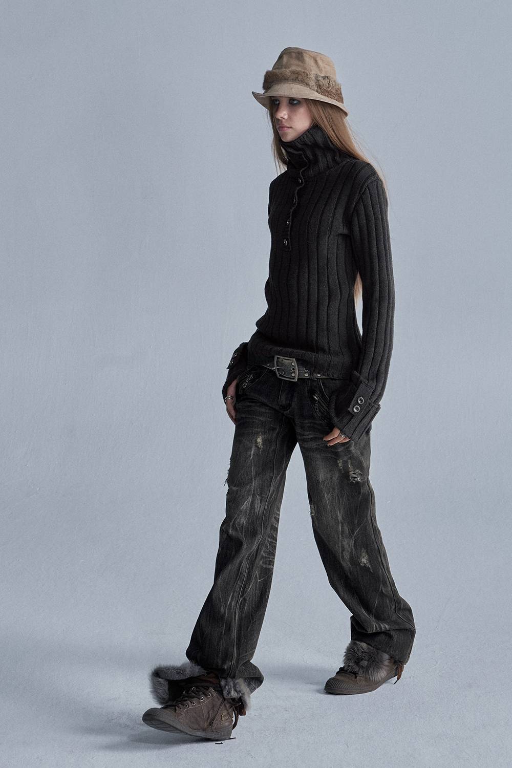 Distressed Straight Leg Jeans