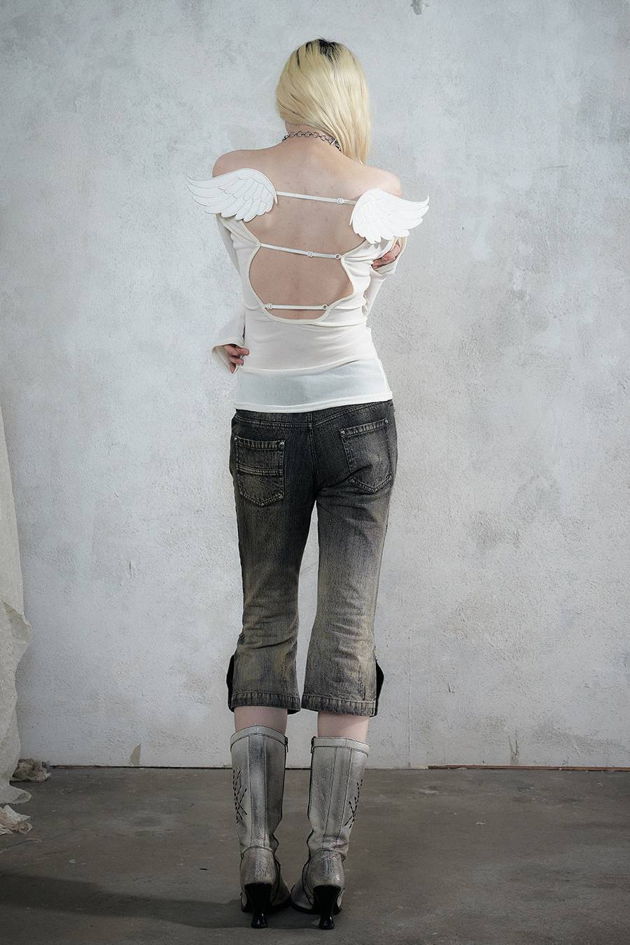 Distressed Stud Capri Jeans